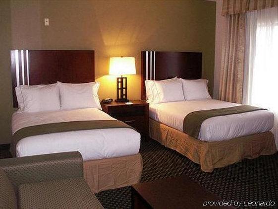 Holiday Inn Express & Suites Indianapolis - East By Ihg Room photo