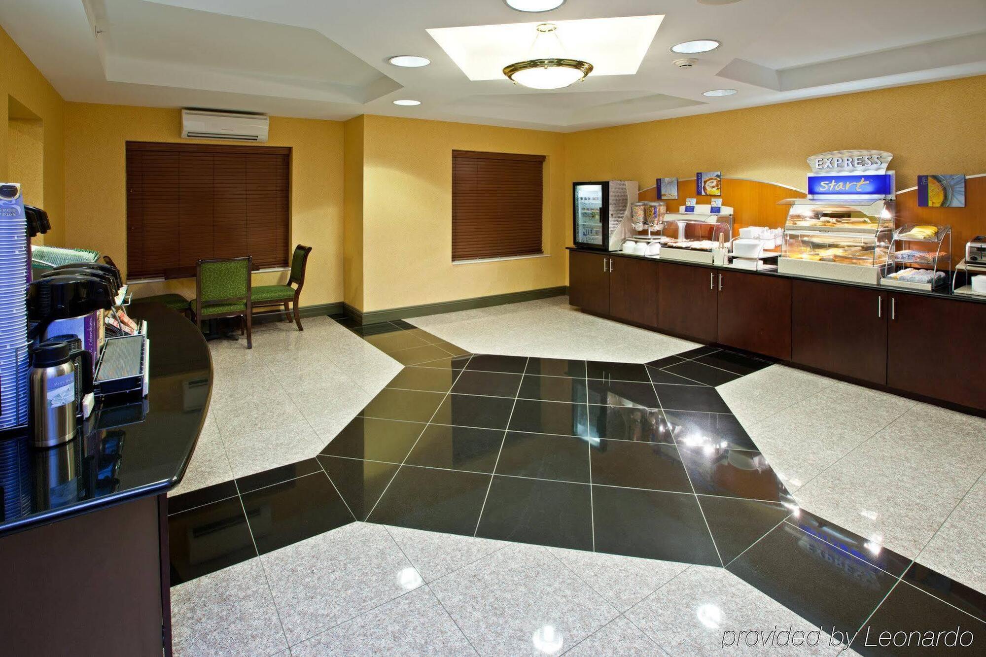 Holiday Inn Express & Suites Indianapolis - East By Ihg Exterior photo